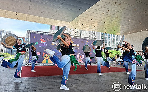 各國舞林高手齊聚！台中國際踩舞嘉年華《原子少年》開幕亮相