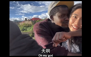 (影) 年輕台妹非洲當志工教書 卻遭當地男性歧視、跟蹤、性騷擾... 