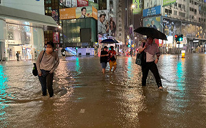(影) 深圳水庫洩洪害慘香港? 暴雨打破百多年來紀錄 地鐵淹大水