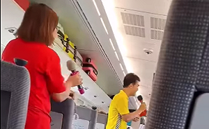 (影) EMU3000慘變觀光遊覽車？乘客自帶麥嗨唱 台鐵局回應了