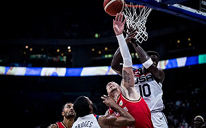 美國隊內線劣勢　籃板又被對手搶爆