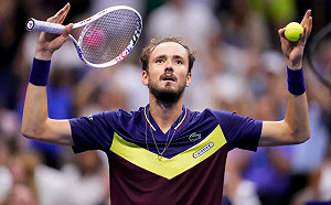 Medvedev在4盤大戰取勝　晉級決賽