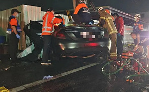 台南重大車禍 賓士逆向衝撞電桿2命危3重傷