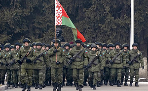 (影) 波蘭趁機想幹嘛? 不斷增購軍武、戰車也上運輸架 白俄嚇壞邊境囤重兵