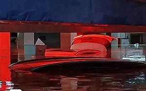 (影)福州小區200多車被淹! 突降暴雨 車主欲挪車被拒絕 眼睜睜看愛車泡水 