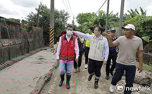 黃偉哲探視白河山區受困民眾  指示照顧並協助清理家園