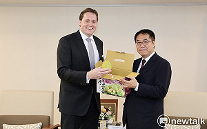 AIT高雄分處長首訪黃偉哲  談台美城市外交邀參加「台南400」