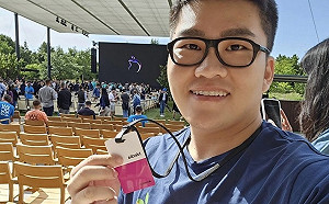 Joeman參加蘋果發表會開箱飯店「客廳十幾坪」 驚呼：一個人住有點奢