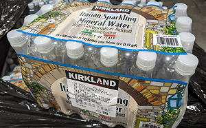 好市多又出包！氣泡水漂浮塑膠碎片 食藥署：2520組全數下架