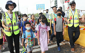 高雄市交通安全月  「導護精進方案」守護學童上放學安全