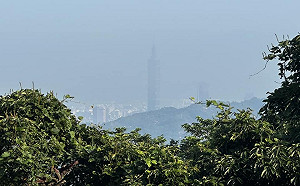 口罩戴好！鄭明典曬「台北超灰天空」嘆：能見度差很多