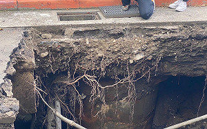 北市又驚現天坑！赤峰街陷落2米大洞  民眾緊急疏散 顏若芳籲速釐清肇因