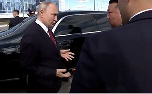 普丁邀試坐豪華總統座車 金正恩笑開懷