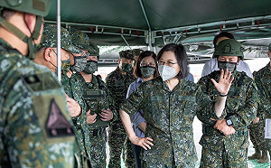 瑞媒畫蔡英文化身「坦克女」 孤島擋中國軍事擴張