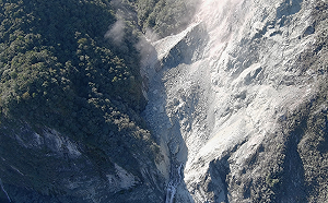 遊太魯閣注意！白楊步道再度封閉搶修 林業署曬瀑布崩塌現況