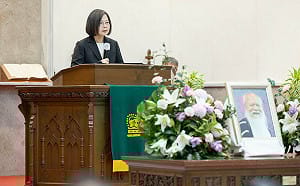出席林哲夫教授追思會 總統：緬懷貢獻 台灣民主會繼續前行