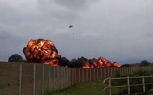 (影)義大利空軍表演意外墜毀殃及旅行中一家四口! 5歲女童不幸身亡