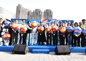 熱氣球嘉年華將登場 兩造型熱氣球先亮相