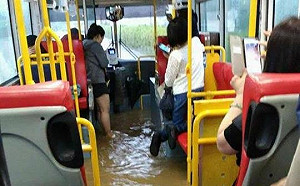 連公車都淹水  強降雨來襲新北成重災區