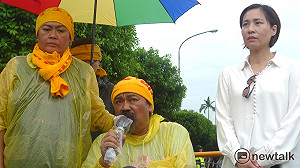 挾雷雨突襲驅離　警方拆除凱道部落立委痛批