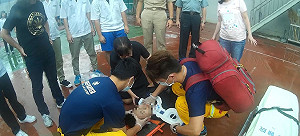 下大雨還要打籃球  嘉義市高中生滑倒受傷