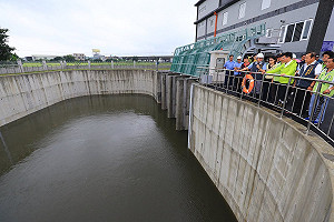 大雨鋒面威脅中台灣  林佳龍返國視察防汛