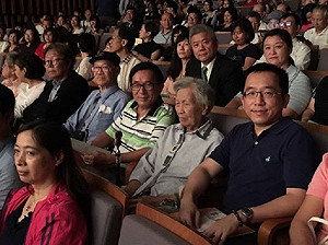 扁出席音樂會 大批支持群眾高喊「總統好」