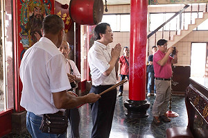 協尋外木山失蹤老婦 林右昌祈求神明保佑