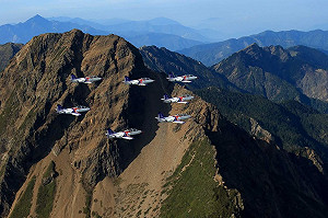 雷虎小組飆演特技   有影了