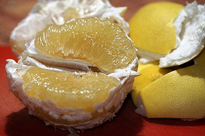 吃柚子喝水會中毒?中秋節老謠言又來了! 營養師:毫無根據