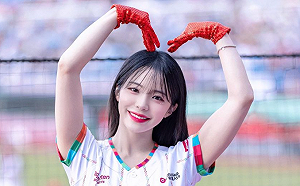 李多慧曬「躺床男友視角」！甜笑宣布：想在台灣找住處