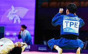 楊勇緯三角固定技鎖蒙古　闖進金牌戰拚歷史