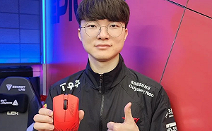 Faker魅力太大！亞運各國選手搶曬合照 網笑：移動式打卡景點