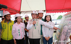 黃偉哲視察新化下水道工程  強調「蚊子沒有假期」籲共同防疫