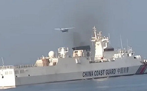 捋虎鬚? 菲律賓飛機南海超低空掠過中國海警船 陸專家: 不怕被打成篩子?