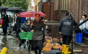 (影)暴雨襲紐約「3小時降下整個月雨量!」 全市大淹水進入緊急狀態