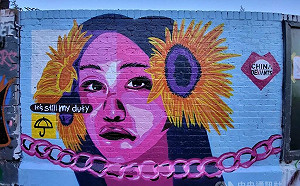 倫敦塗鴉白紙運動太陽花  異議團體歡迎中國遊客打卡