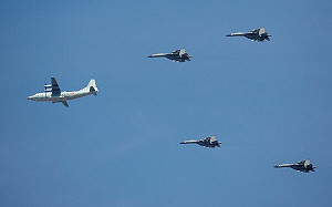 共機擾台首次新戰術? 躲民航機下避雷達偵察 專家曝 : 還有這兩種目的......