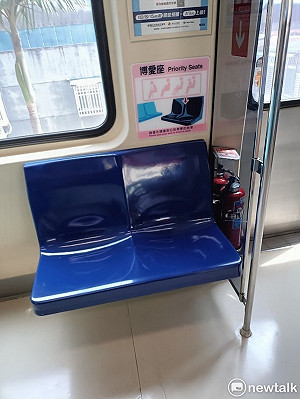 管仁健觀點》在深藍老人座上加貼「抗中保台」吧?