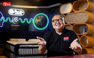 剛接班就扛6千萬債、他開直播賣貨求生…「床的世界」二代如何賣動33萬床墊？