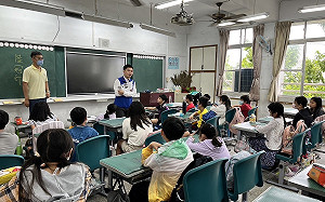 蔡宗豪大港國小播撒藝文種子 推廣在地文史與烏克麗麗