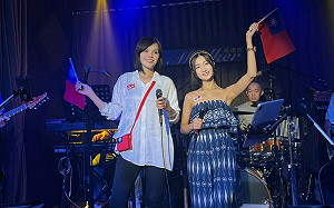 果貿社區國慶升旗領唱 李眉蓁勤練搖滾版國歌