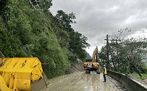 小犬挾強風豪雨！台20線多處坍方 向陽至利稻封閉
