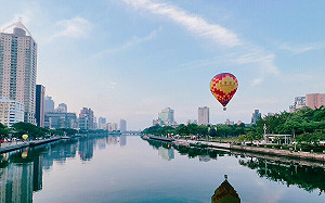 「2023高雄愛．月熱氣球」  10/9起愛河升空美景美食一次滿足