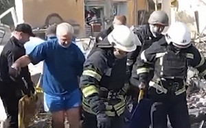 (影) 慘烈現場曝光! 俄轟哈爾科夫平民 51死 澤連斯基: 必須阻止這個恐怖組織