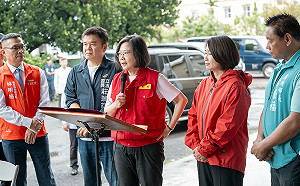 視察屏東災情 總統：中央會用最大力量讓受災區域盡快復原