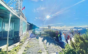 全國最高！鄭明典臉書分享玉山北峰國慶升旗 2小時內引千人按讚