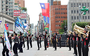 國慶典禮開場表演猛！「建中樂旗聯隊」起底