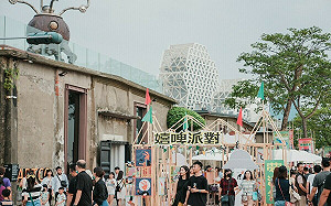 嬉啤派對國慶連假滿滿人潮   攤商挺駁二努力衝買氣