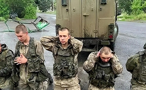 (影) 年輕人不講武德? 這俄軍詐降後趁機逃跑 原因是怕俄國的嚴厲新法